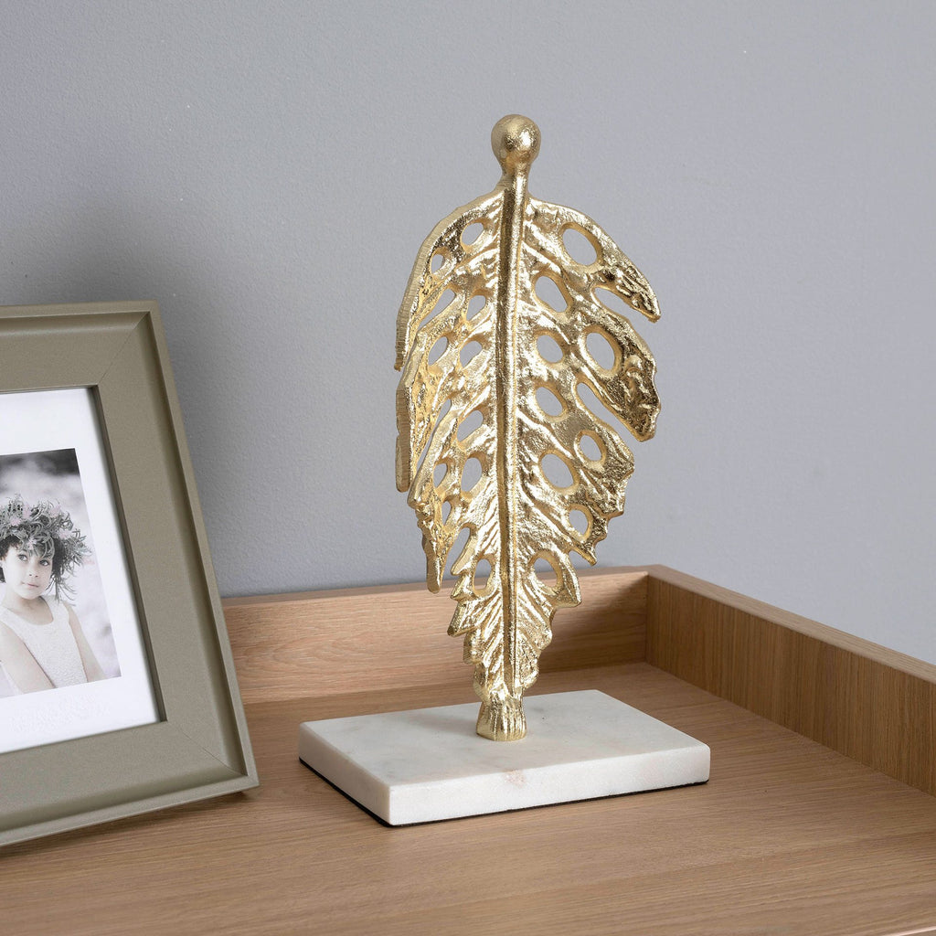 Escultura Metal Dourado com Base Mármore